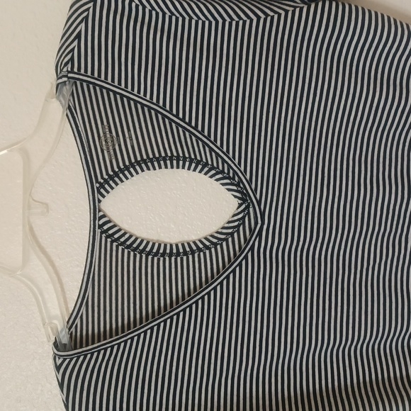 SO Striped small Short Sleeve top Gathers at the waist V Neck peek a boo… - Picture 2 of 8